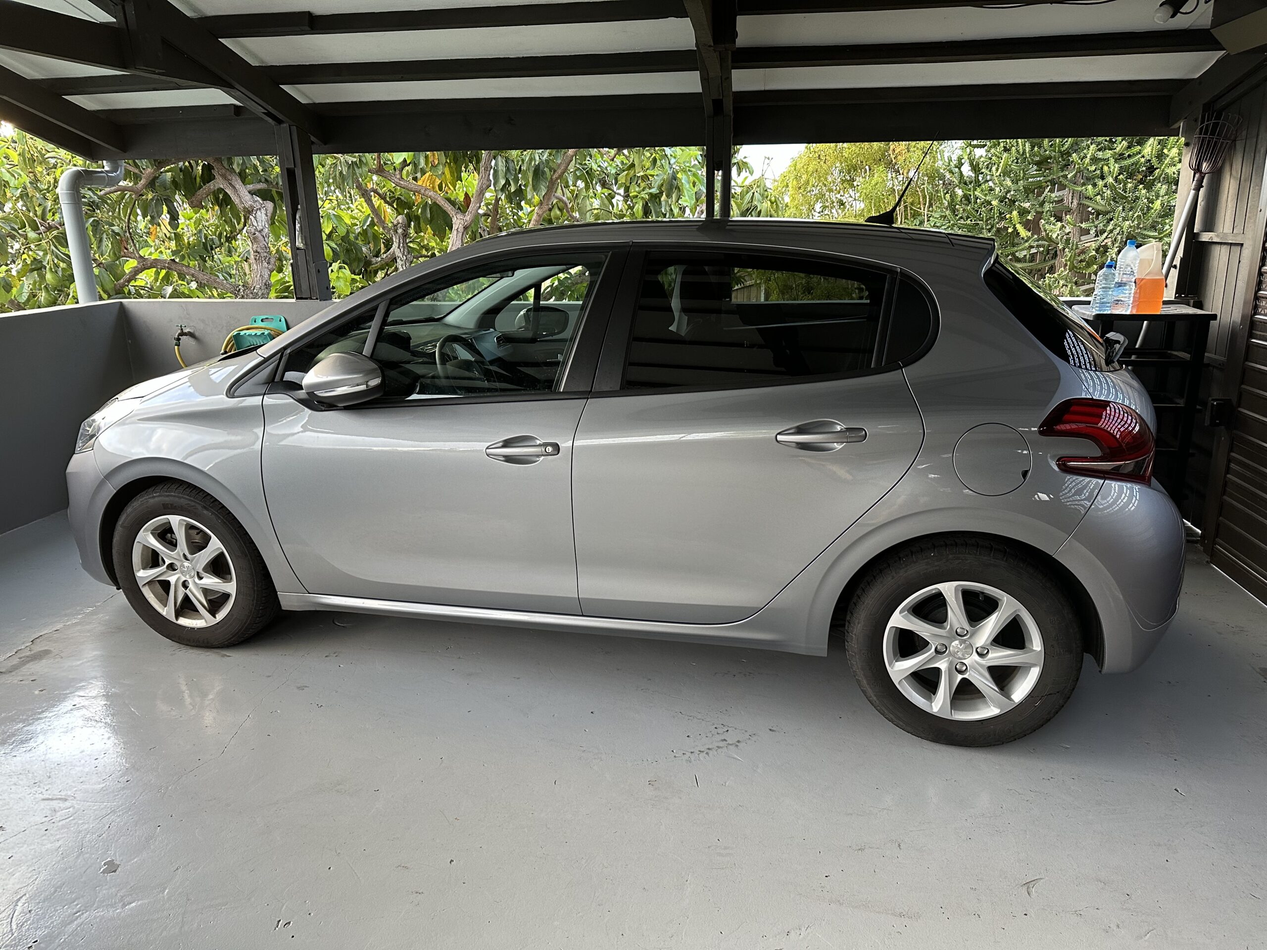 VENDS PEUGEOT 208 – 17 000 KM